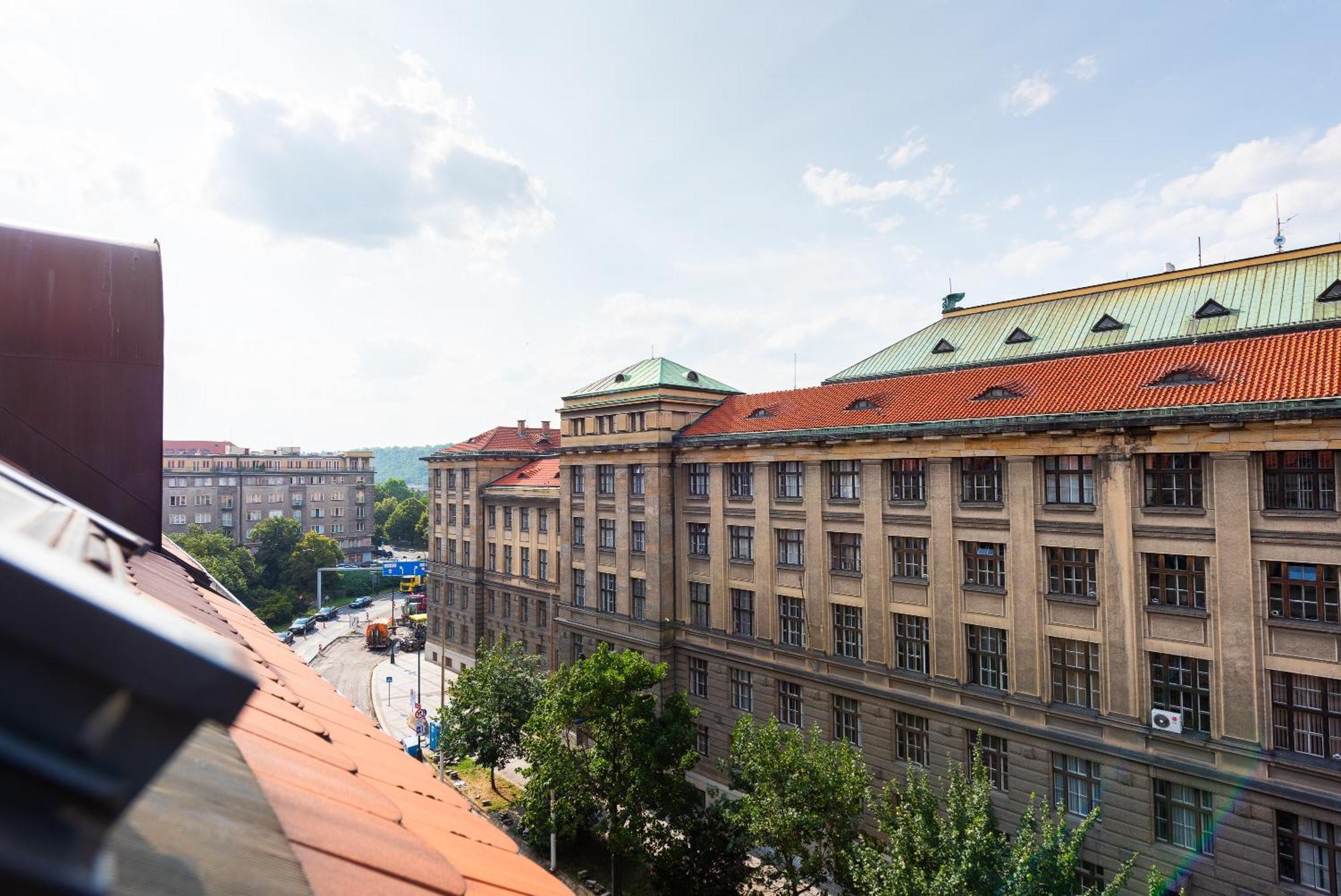 B.O.B. Klimentska, Prague
